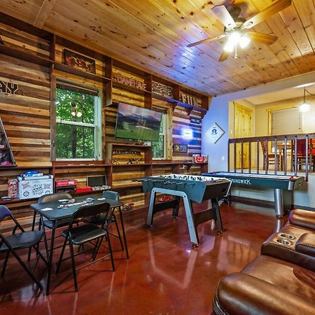 Beautiful Chalet With Fireplace And Large Game Room Гатлінбург Екстер'єр фото