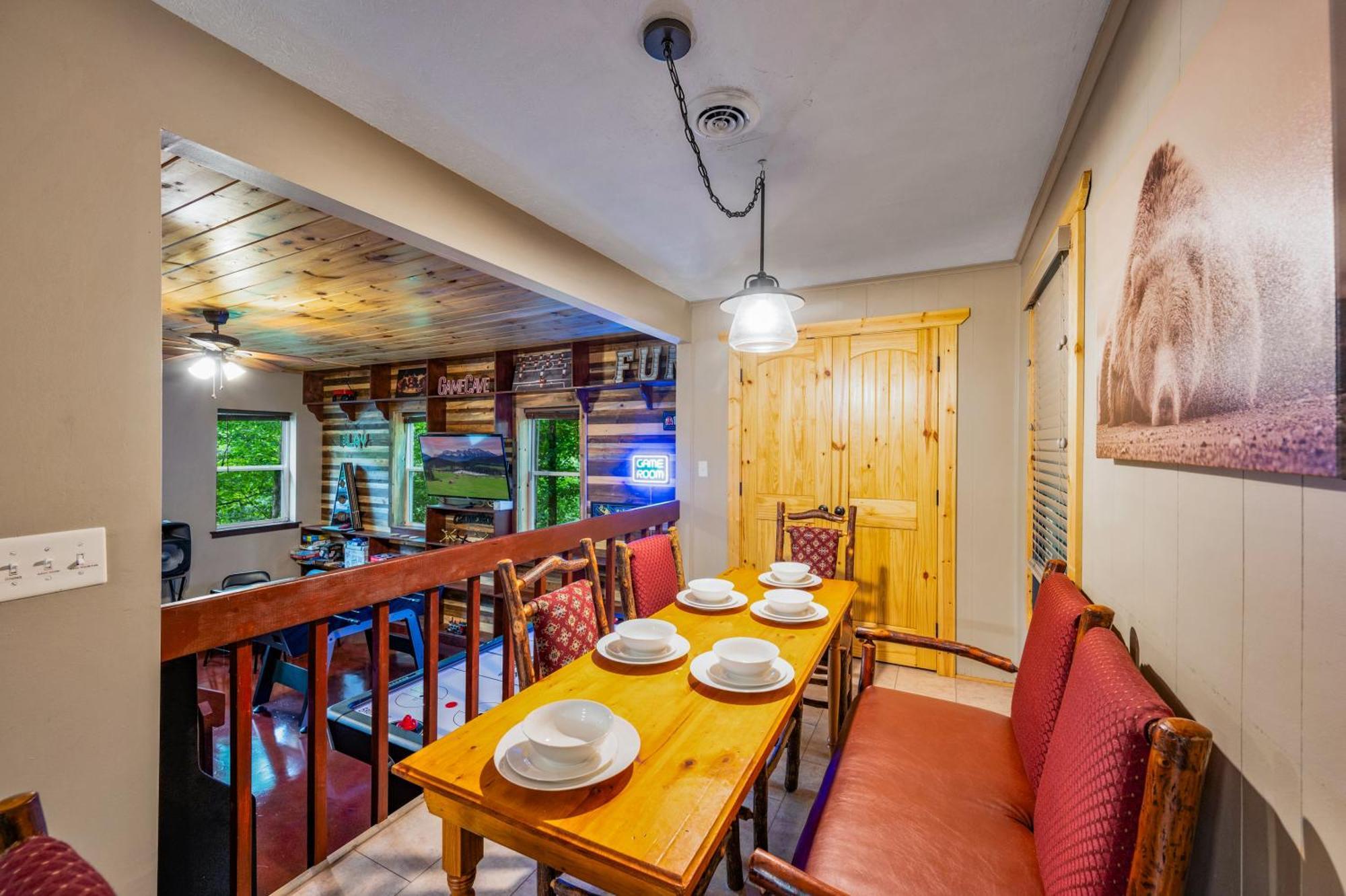 Beautiful Chalet With Fireplace And Large Game Room Гатлінбург Екстер'єр фото