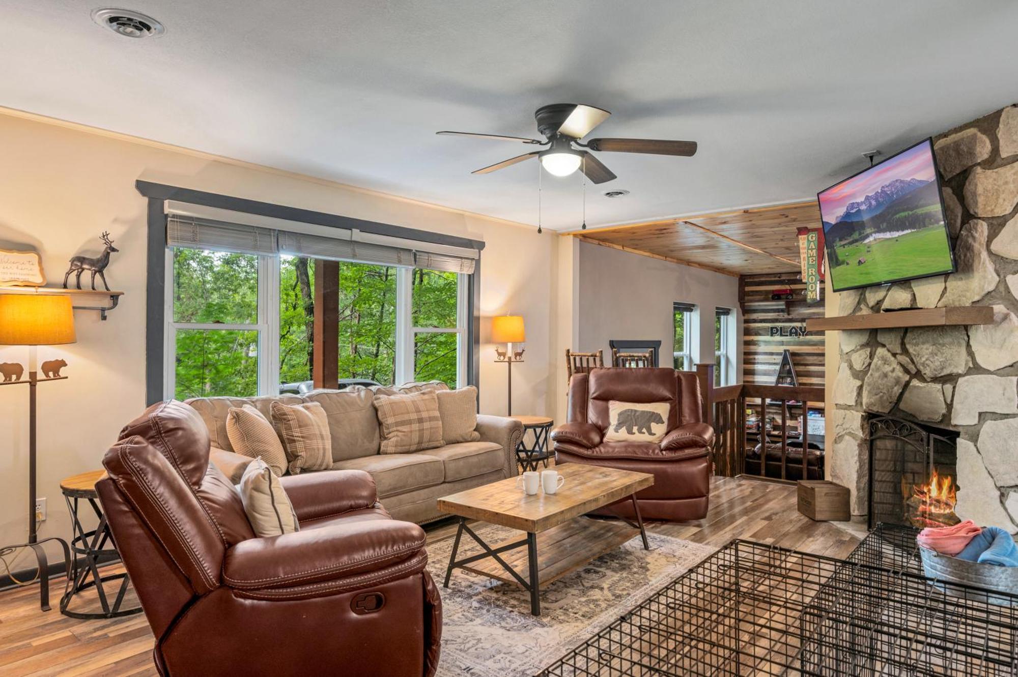 Beautiful Chalet With Fireplace And Large Game Room Гатлінбург Екстер'єр фото