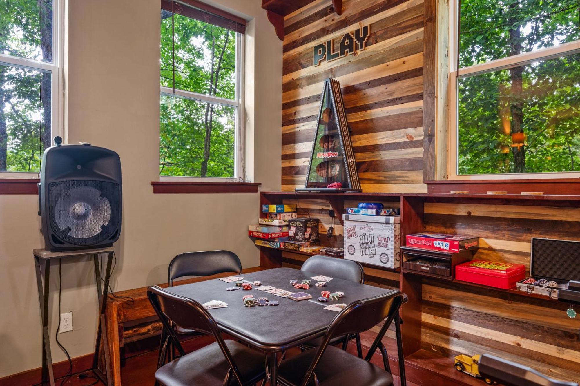 Beautiful Chalet With Fireplace And Large Game Room Гатлінбург Екстер'єр фото