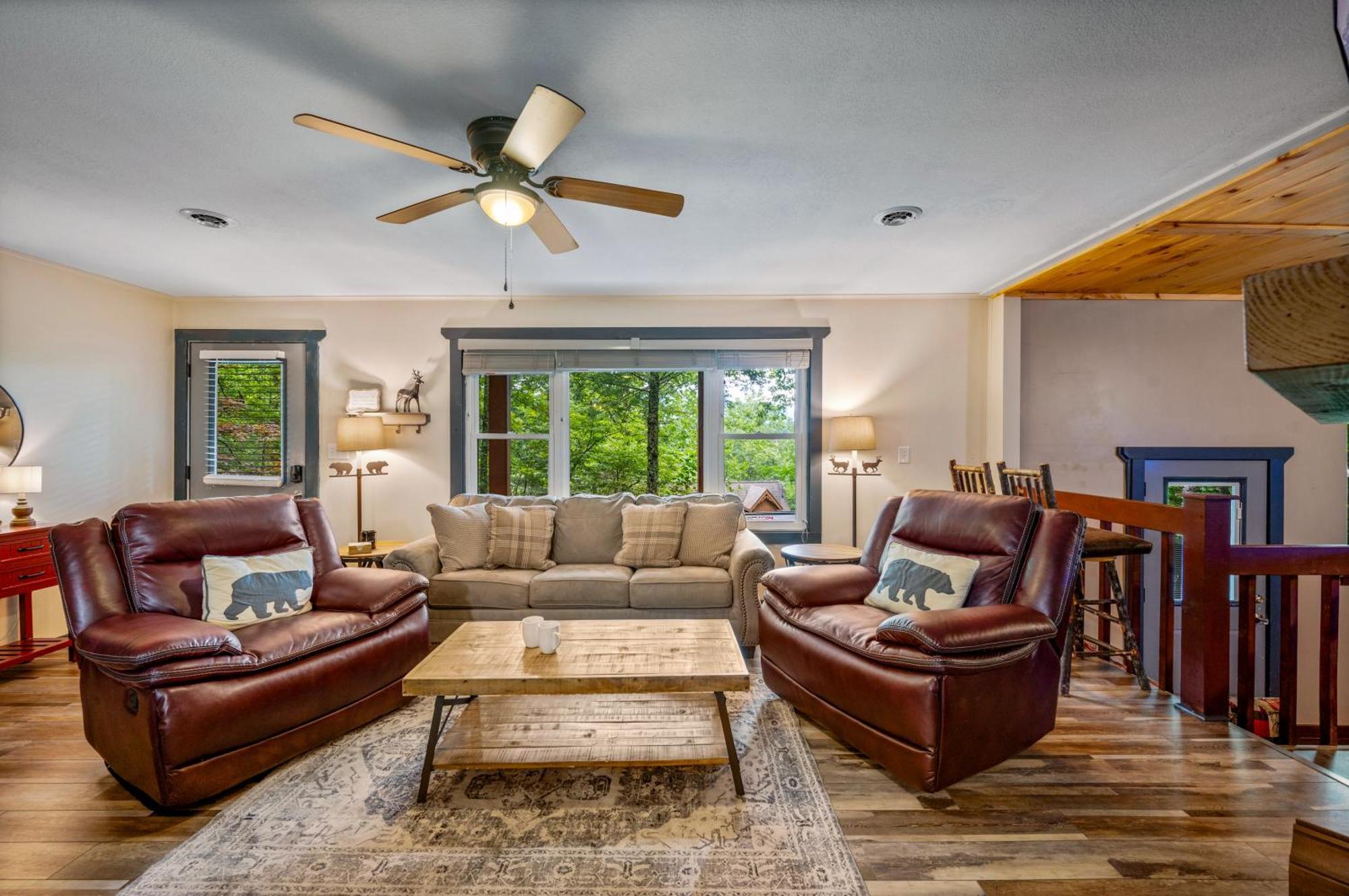 Beautiful Chalet With Fireplace And Large Game Room Гатлінбург Екстер'єр фото
