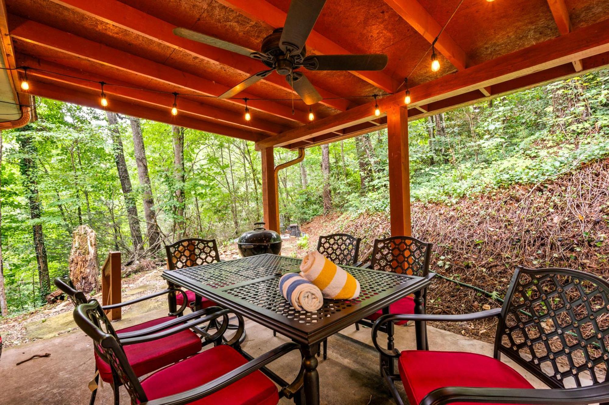 Beautiful Chalet With Fireplace And Large Game Room Гатлінбург Екстер'єр фото
