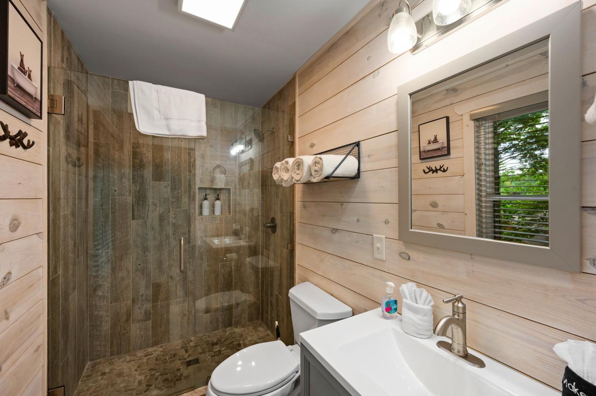 Beautiful Chalet With Fireplace And Large Game Room Гатлінбург Екстер'єр фото