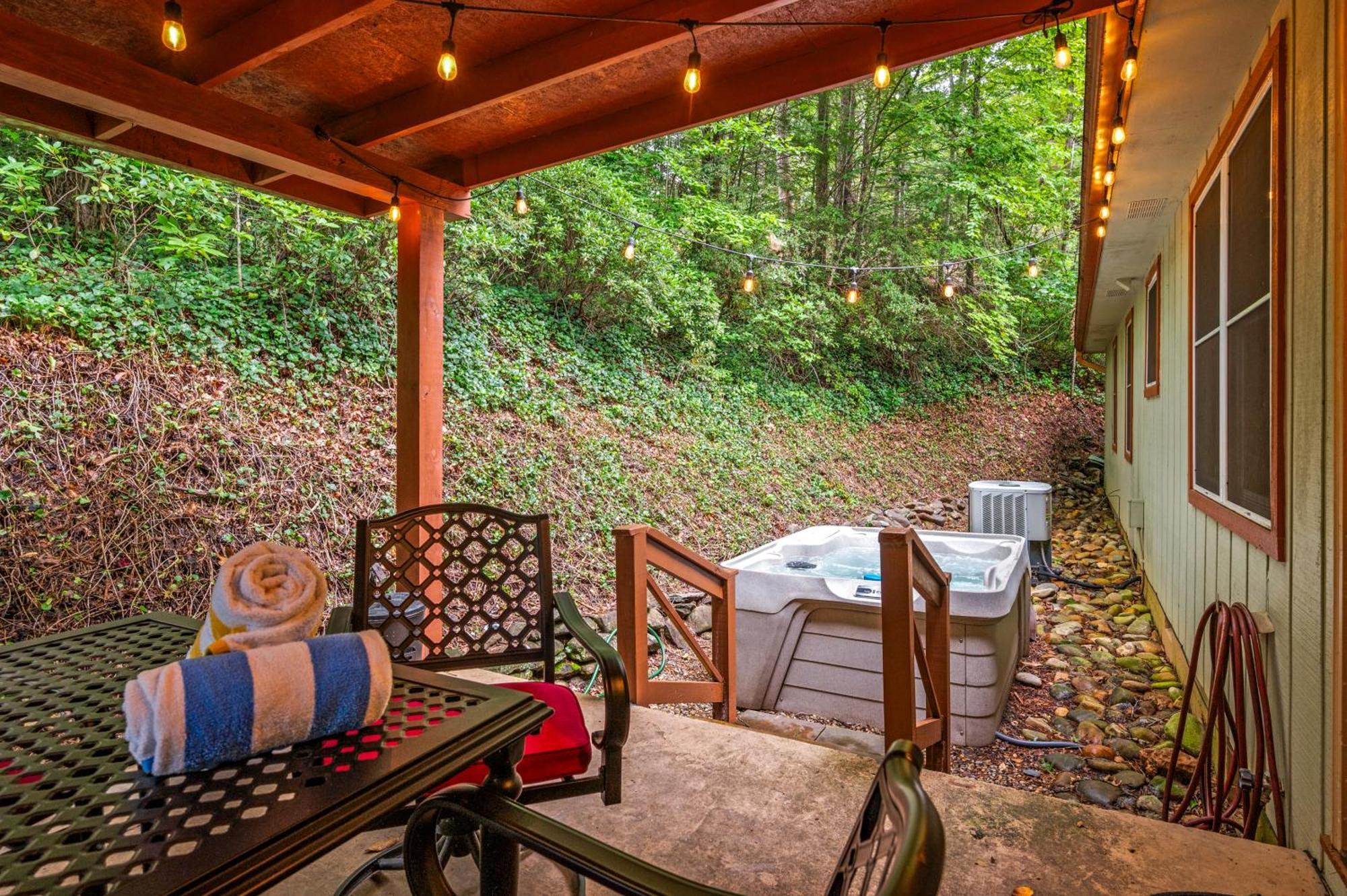 Beautiful Chalet With Fireplace And Large Game Room Гатлінбург Екстер'єр фото
