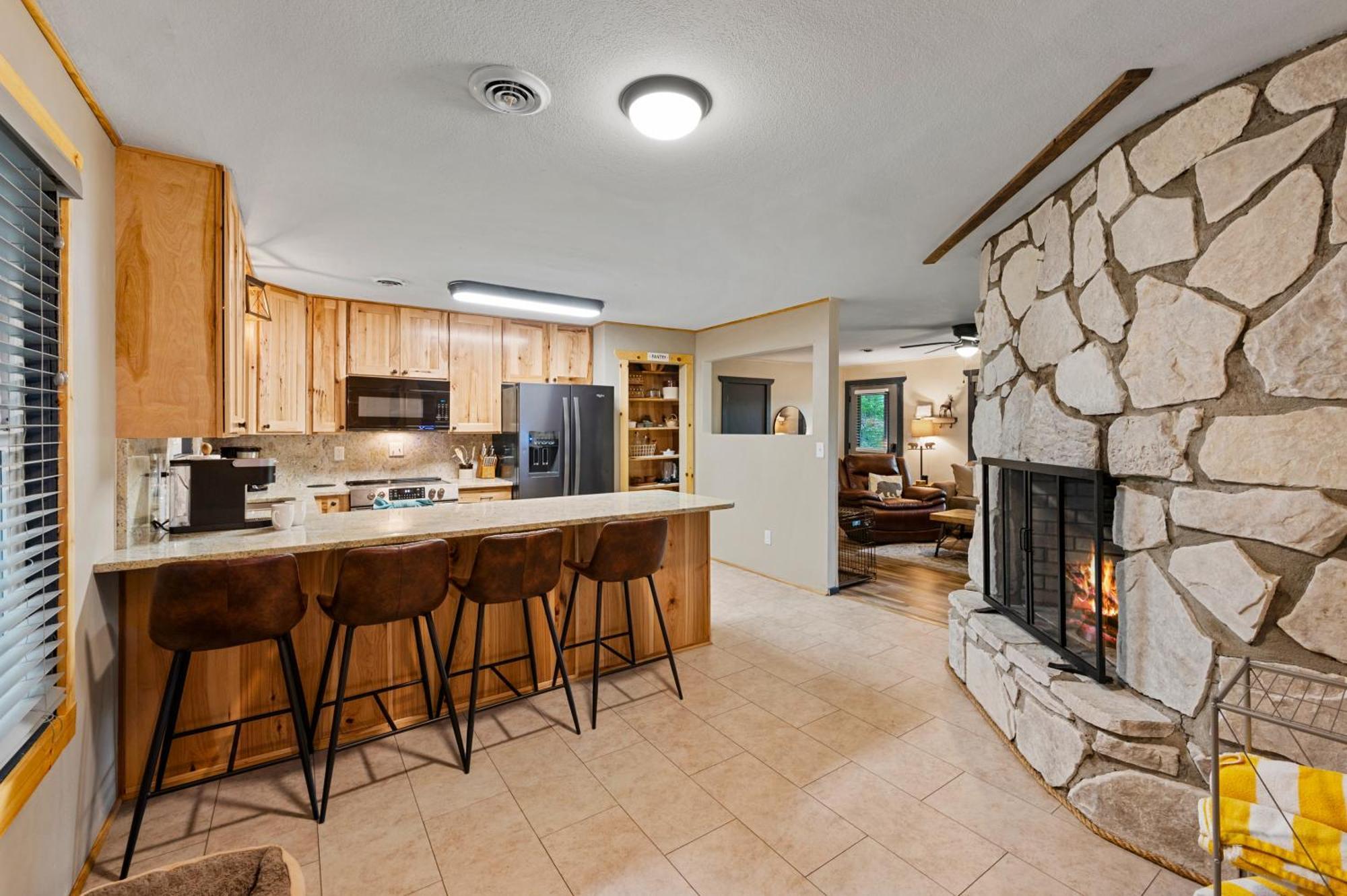 Beautiful Chalet With Fireplace And Large Game Room Гатлінбург Екстер'єр фото
