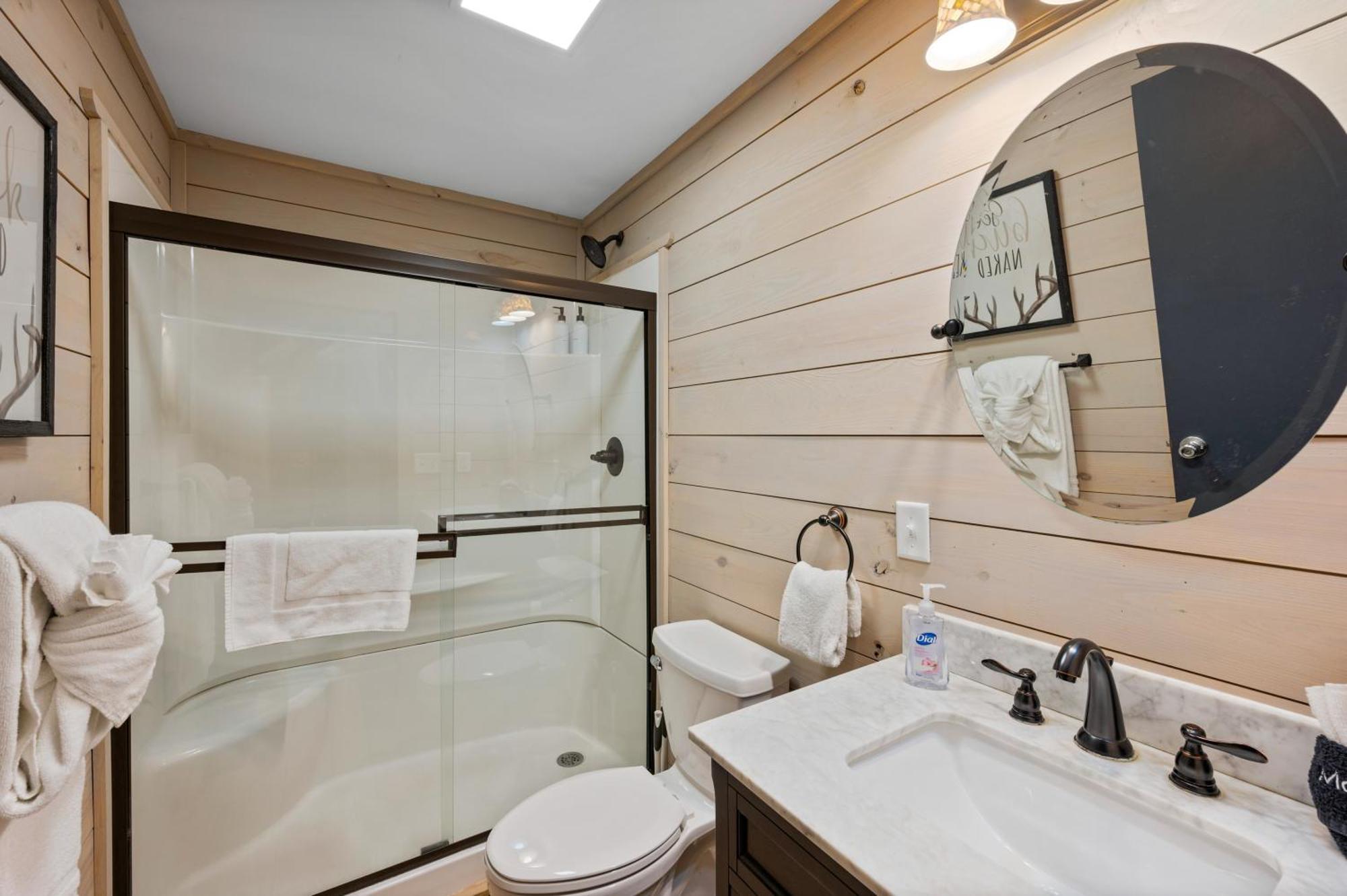 Beautiful Chalet With Fireplace And Large Game Room Гатлінбург Екстер'єр фото